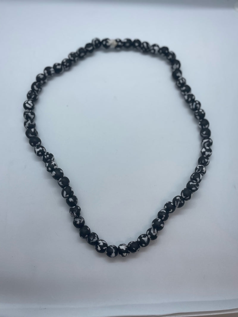 Marbled Ceramic Beaded Necklace (Black/ White)
